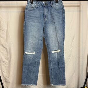 Woman’s distressed jeans size 7